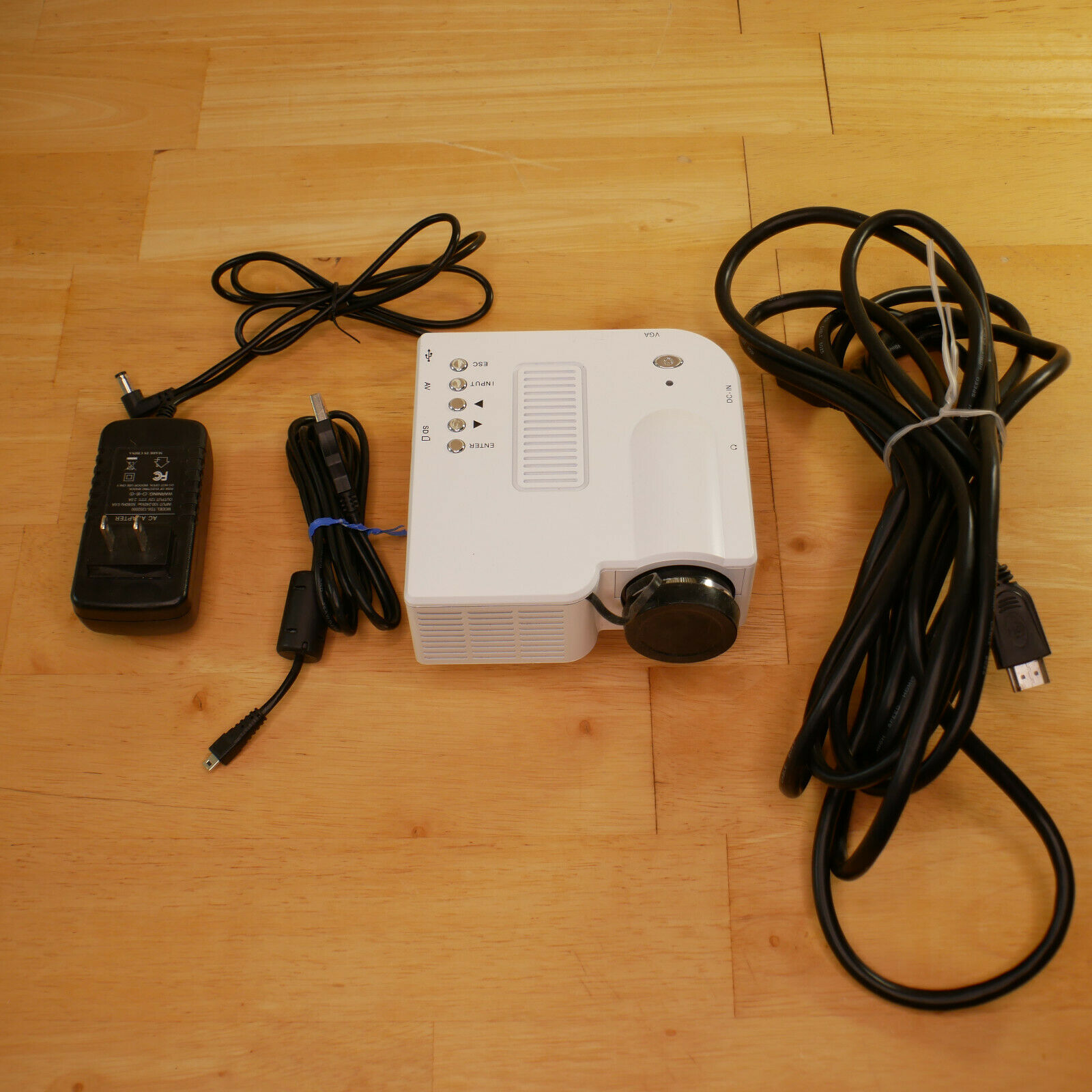 Mini Rohs Multimedia Projector Led 12vdc2a White W/ Cables Power Cord Sold As Is