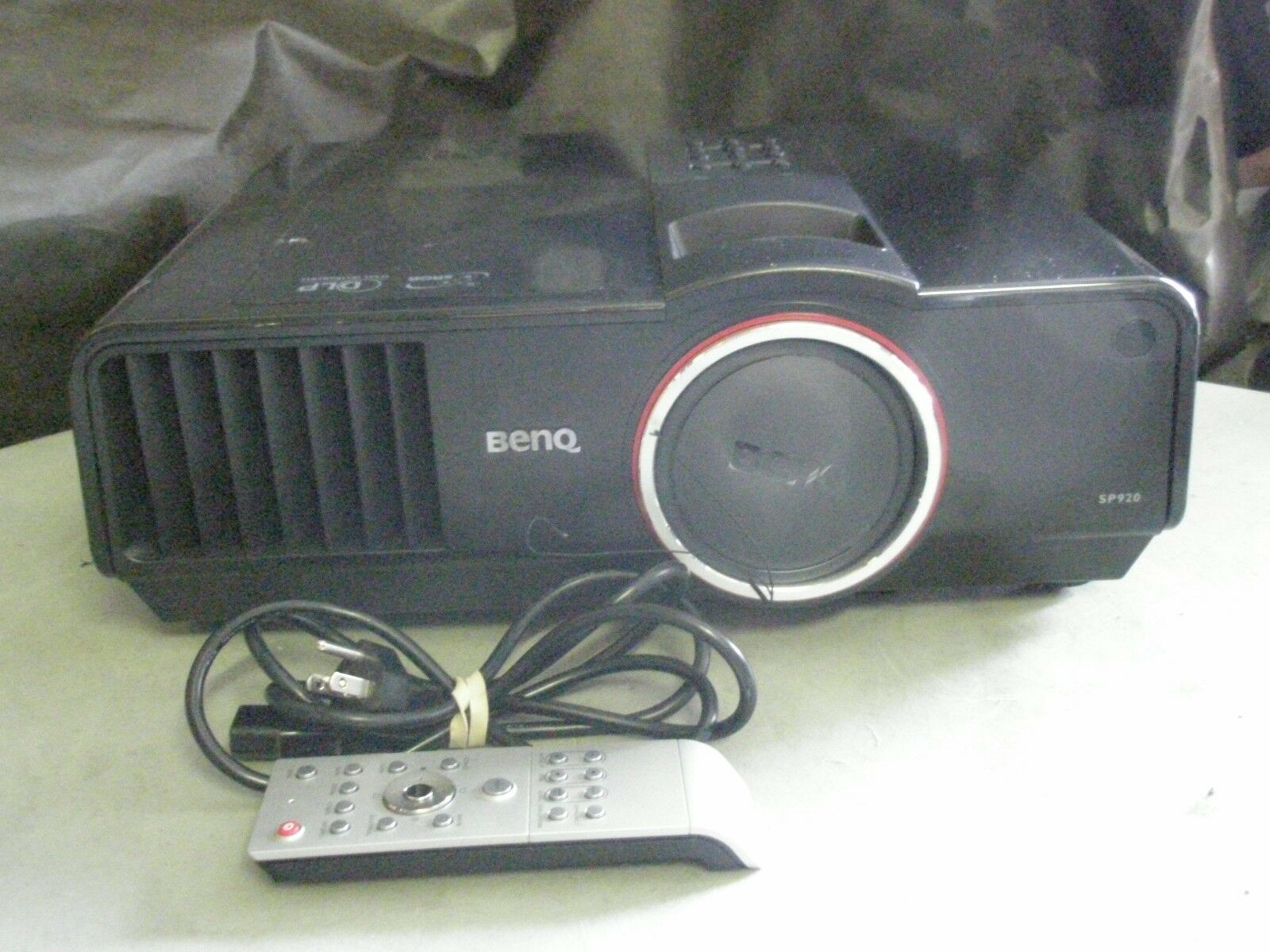 Benq Sp920 Dlp Projector, 6000 Lumens!! Works Great!! 2 New Factory Lamps!!