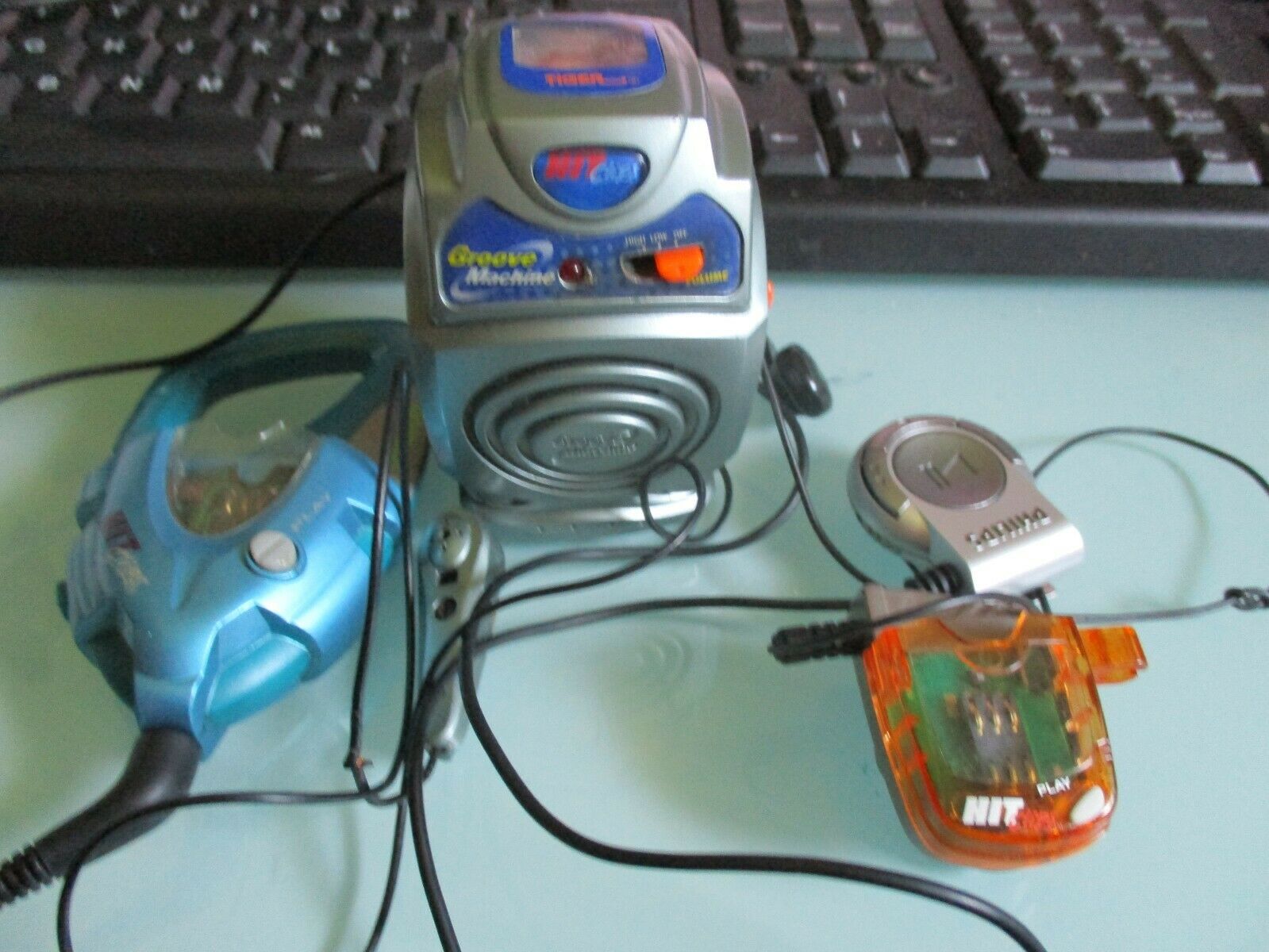 Vintage Hit Clips Tiger 4 Music PLAYERS/GROOVE MACHINE NEEDS REPAIR NON WORKING